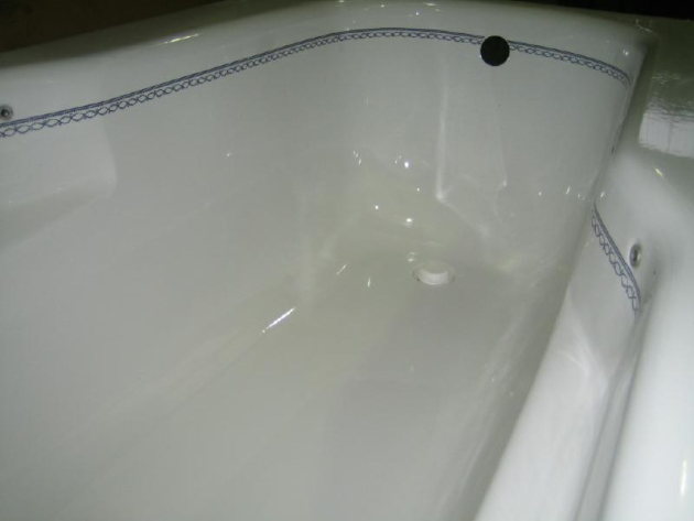 BETTELINE Badewanne 170 x 80 cm WEISS m. Griffbohrung m. Contur-Verzierung in Blau