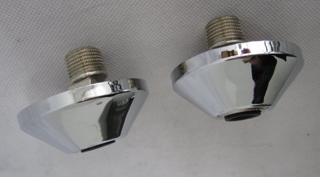 Ideal Standard Ceramix S-Anschlüsse Dackelfüße Rosetten Chrom