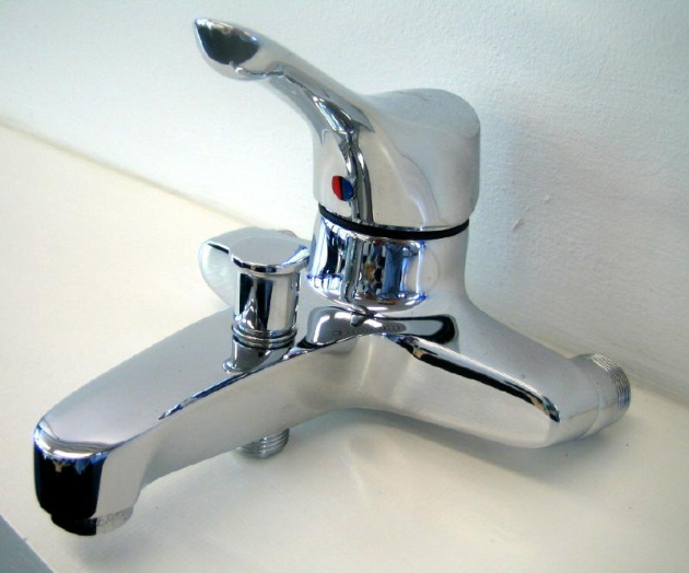 IDEAL STANDARD Ceramix Badewannenarmatur Schweizer Anschlüsse Chrom