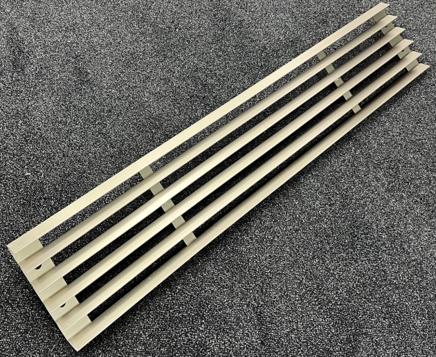 Gaggenau Lüftungsgitter Leiste Abdecksockel Möbelgitter Küche Abluft Side by side Kühlschrank KIUGG81 Ersatzteil