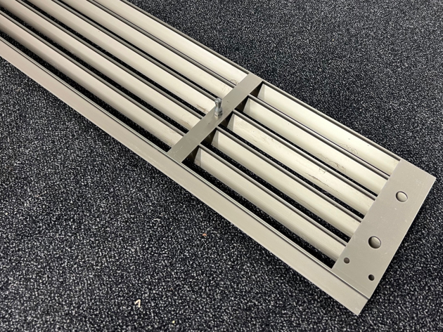 Gaggenau Lüftungsgitter Leiste Abdecksockel Möbelgitter Küche Abluft Side by side Kühlschrank KIUGG81 Ersatzteil