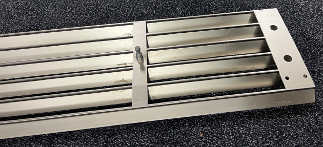 Gaggenau Lüftungsgitter Leiste Abdecksockel Möbelgitter Küche Abluft Side by side Kühlschrank KIUGG81 Ersatzteil