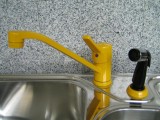 Dmixa Cultura kitchen faucet in yellow with pull-out spray